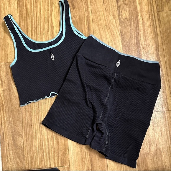 FREE PEOPLE FP Movement Throw Set in Black Blue Combo Sz. Medium Large - Picture 6 of 10